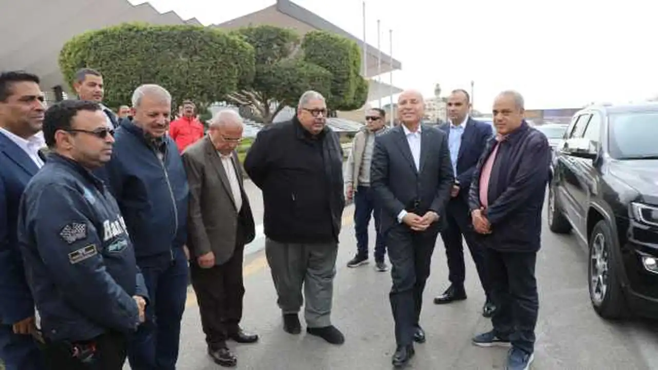 محافظ القاهرة يتفقد انتشار معدات الصرف الصحي في عدة أحياء بالعاصمة